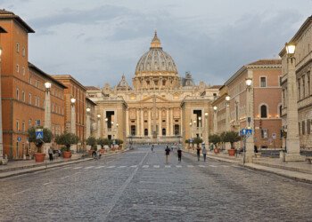 Walking to St Peters Basilica
